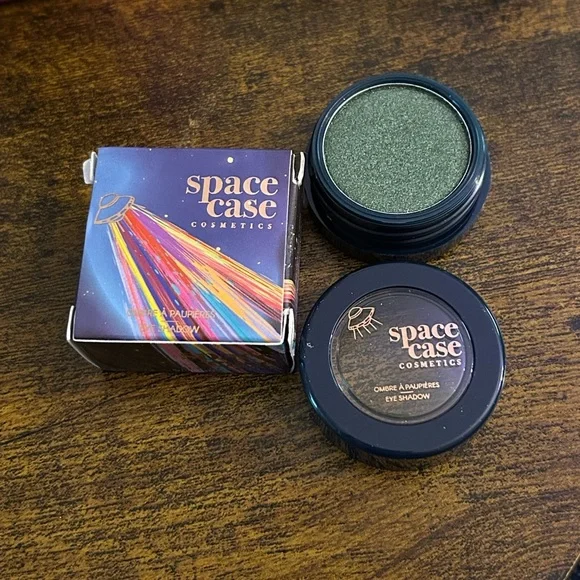 Messy Lochnessy Eyeshadow - Picture 2 of 3